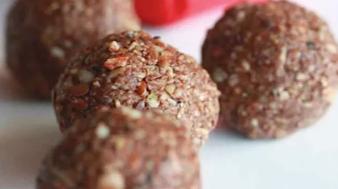 Gluten-Free & Dairy-Free Mint Chocolate Superfood Snack Balls